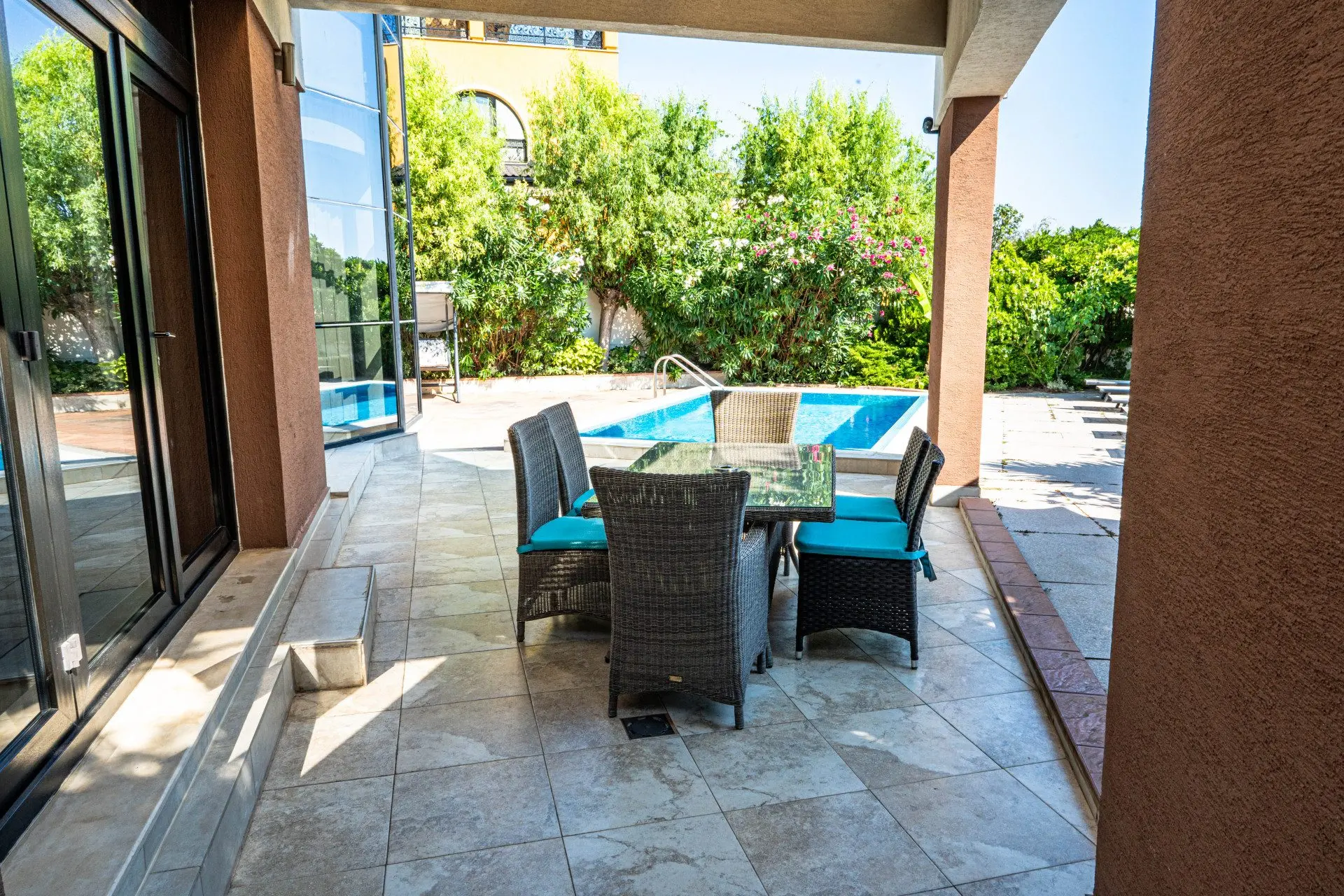 Spacious detached house in excellent condition and swimming pool in Budjaka area