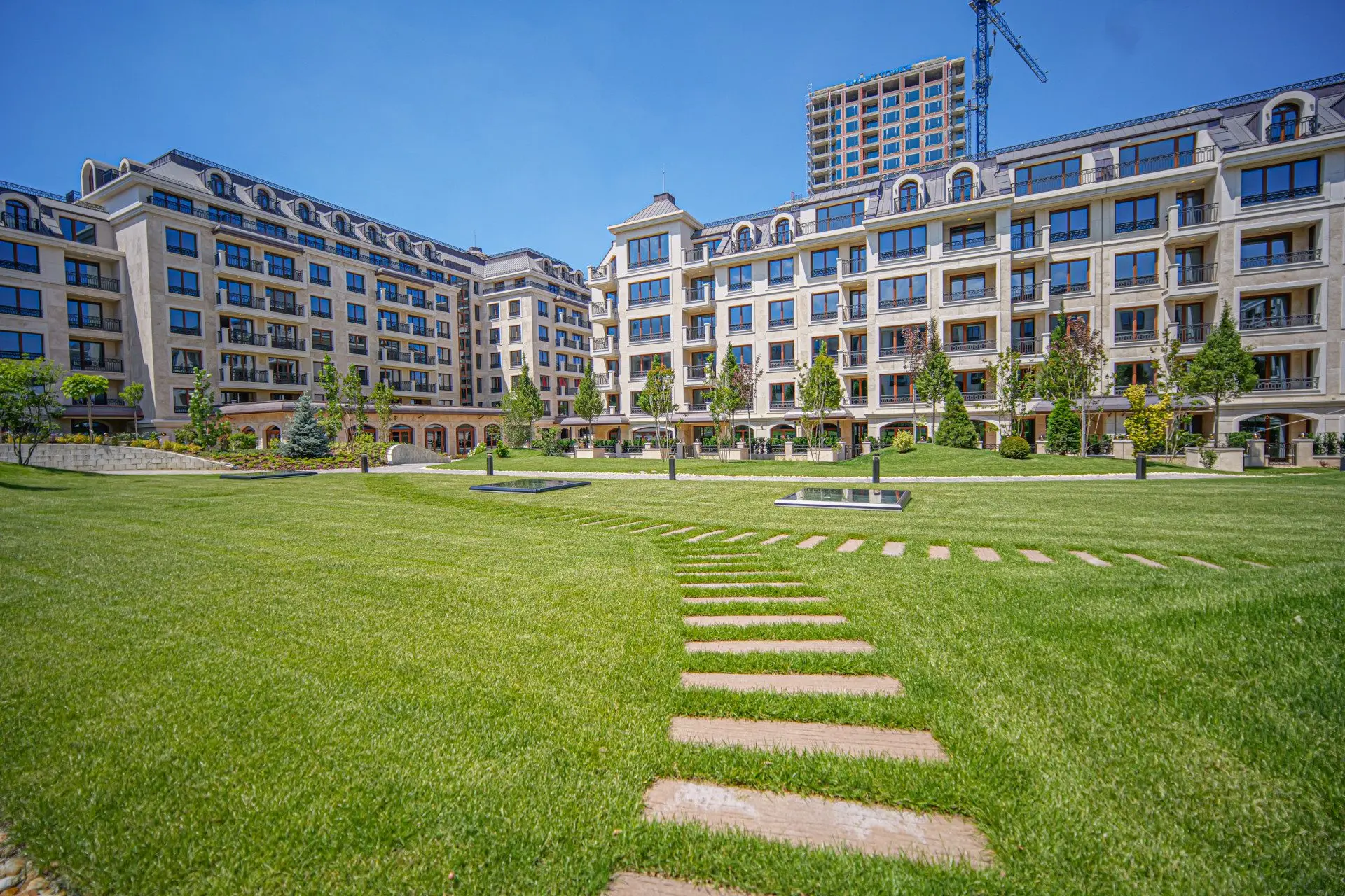 b3532fe4dad380fbe8bcdb544f69b495-1 One-of-a-kind penthouse with 360-degree views