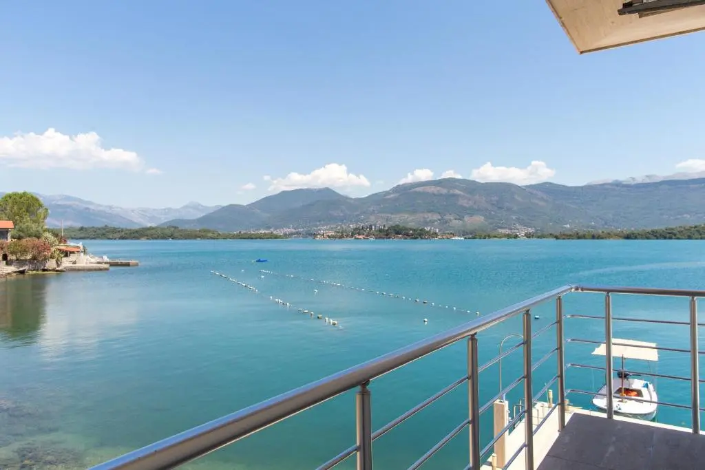 Villa first line to the sea