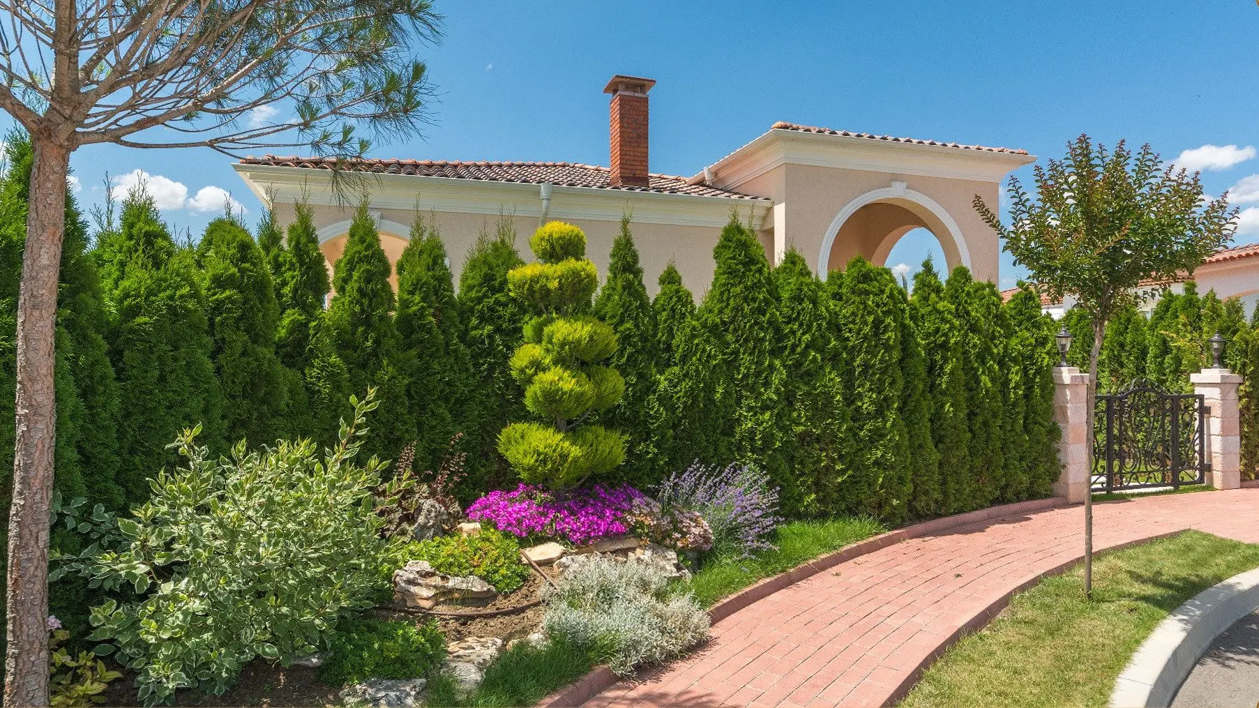 Luxurious villa with pool in Sunny Beach for sale