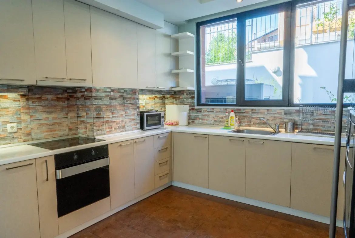 Spacious detached house in excellent condition and swimming pool in Budjaka area