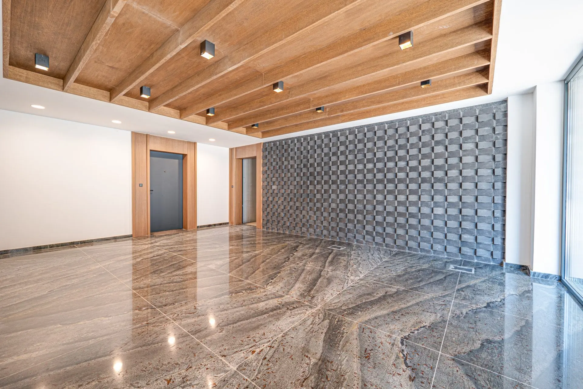Apartment with a spacious private yard and a garage with direct indoor access in downtown Sofia