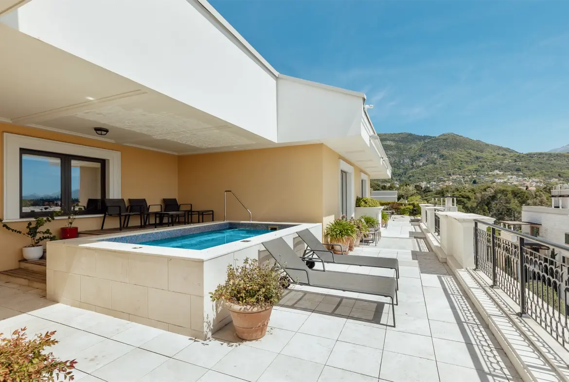 Luxurious penthouse within the Regent 5* hotel, Porto Montenegro