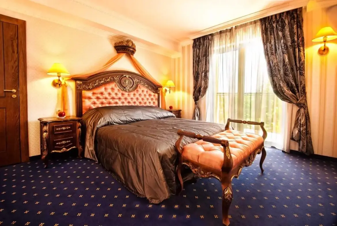 Hotel with restaurant in Hisarya for sale