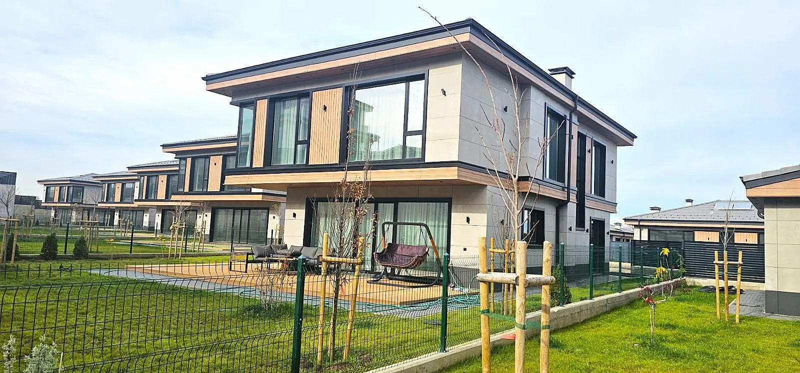 b5f6d478331d3c6e1ce9a7e6a1d9656c Detached house with a yard in a new gated complex in the village of Lozen for sale