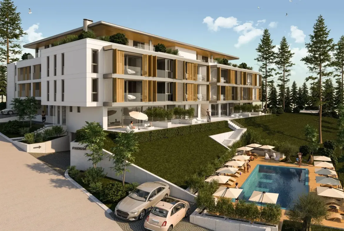 Four-bedroom penthouse in a park setting with panoramic sea and mountain views