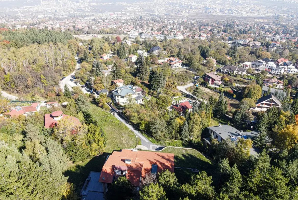 Five-acre plot with a house in a prestigious location in Dragalevtsi district