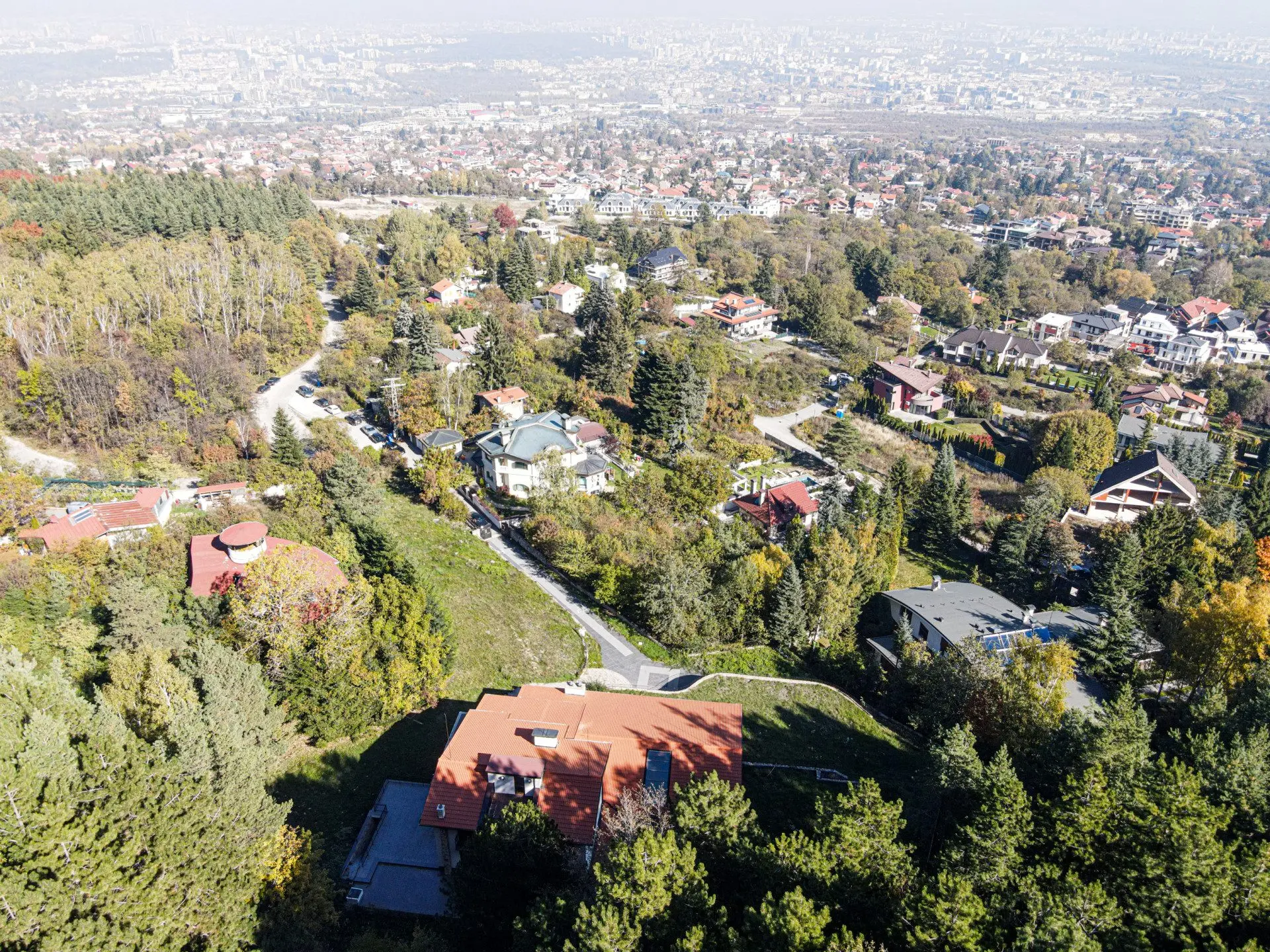 Five-acre plot with a house in a prestigious location in Dragalevtsi district