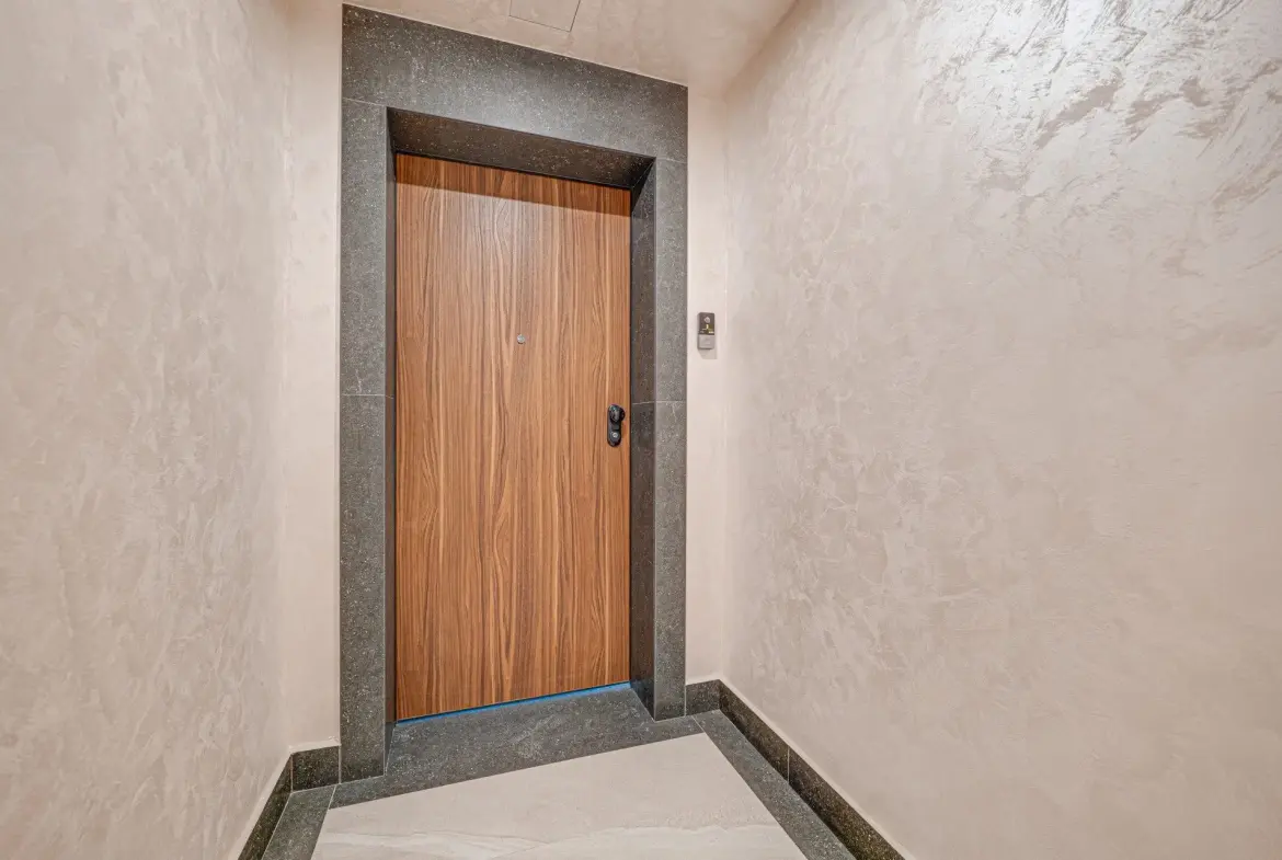 Three-room apartment in a modern new building next to MALL Paradise for sale