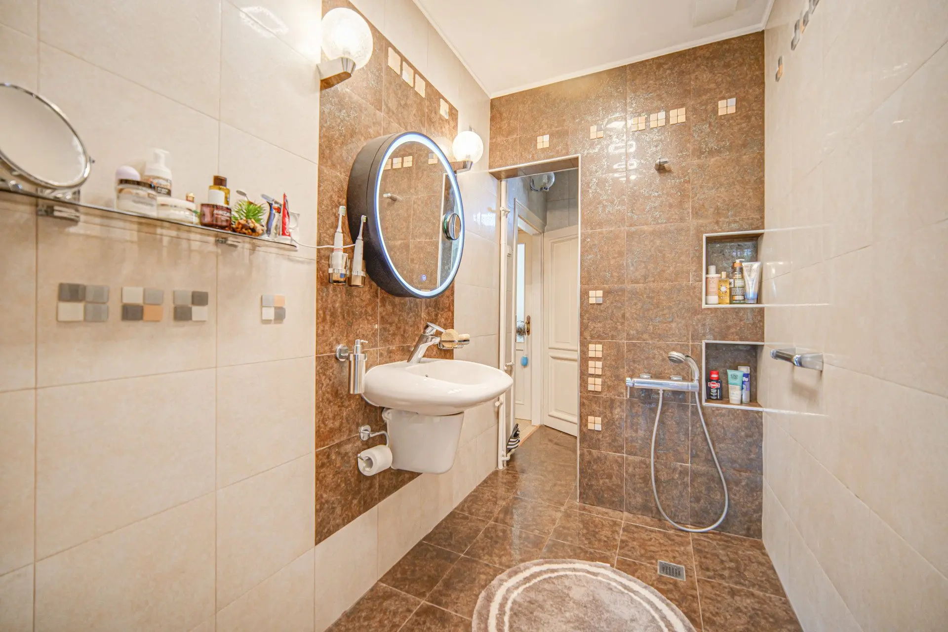 b6a34a4b26ee9e2d74449f99a552f9e5 Elegant apartment with panoramic views in the heart of Sofia for sale