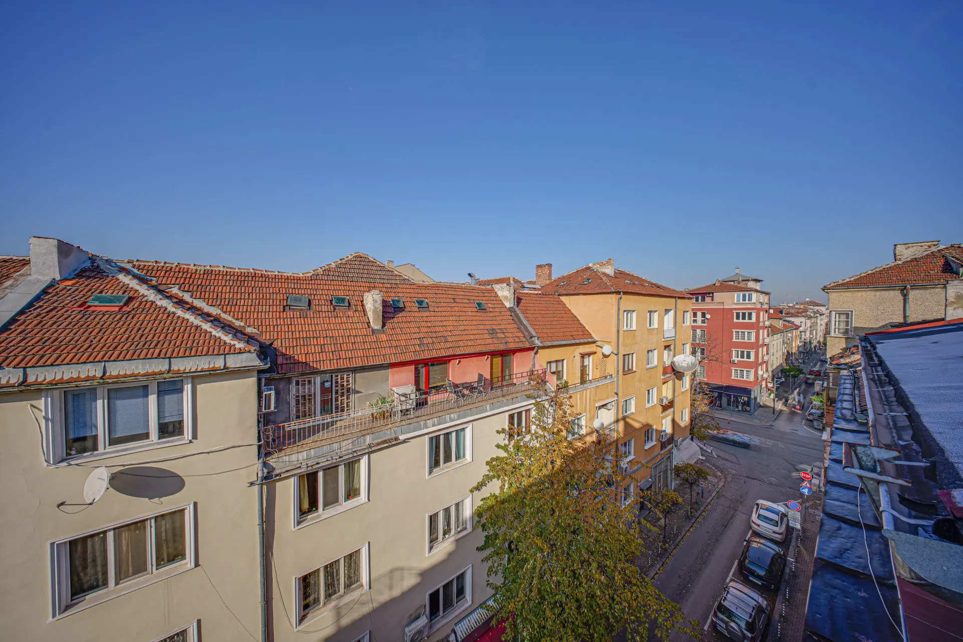 Penthouse with a panoramic terrace next to the National Palace of Culture for sale