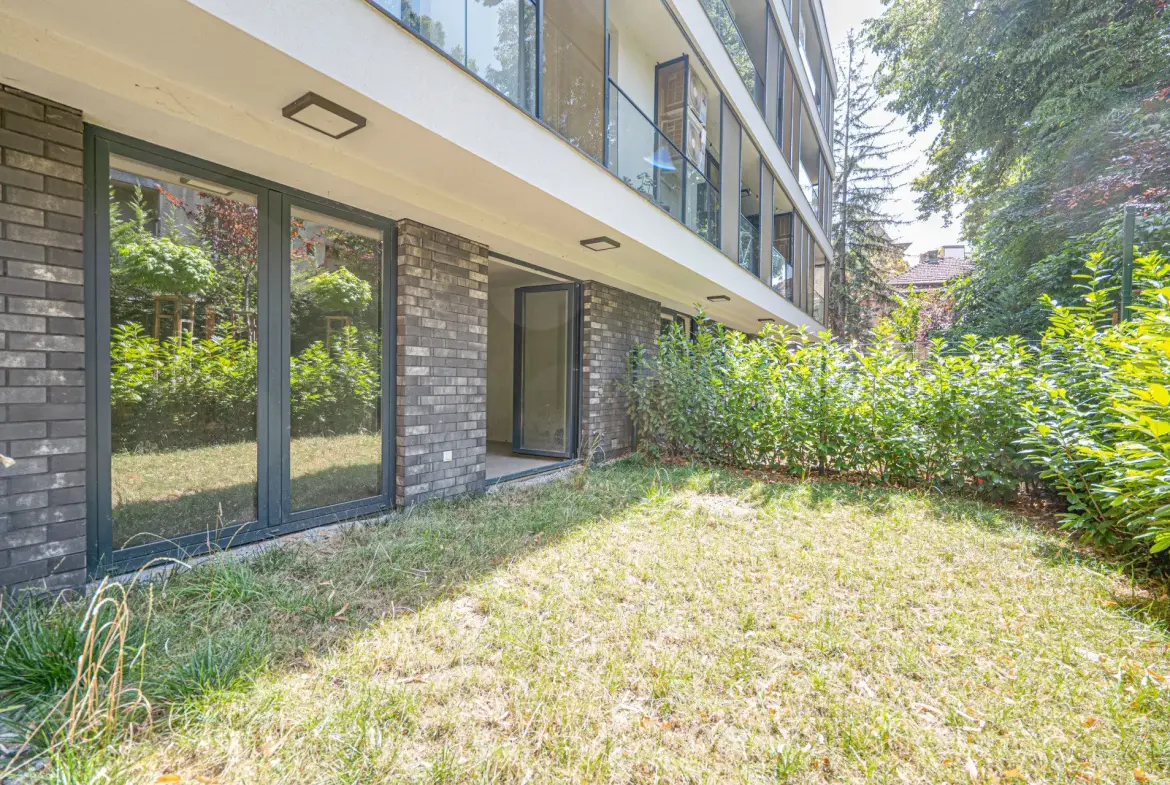 Apartment with a spacious private yard and a garage with direct indoor access in downtown Sofia