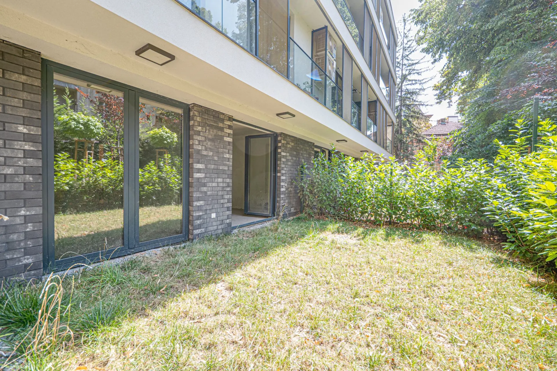 Apartment with a spacious private yard and a garage with direct indoor access in downtown Sofia