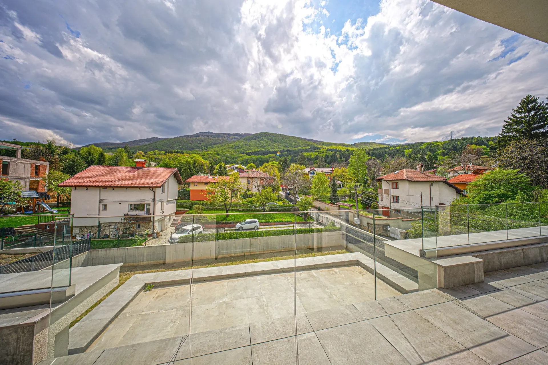 b9444bc9fb2eeeaf85211260bd32f799 House with a large yard and a great location in Boyana district