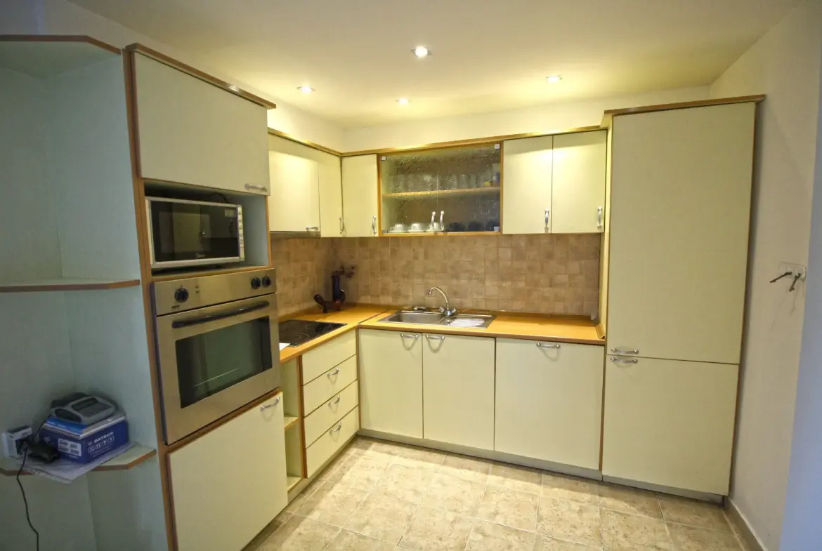 Spacious semi-furnished house in a gated community in Simeonovo.
