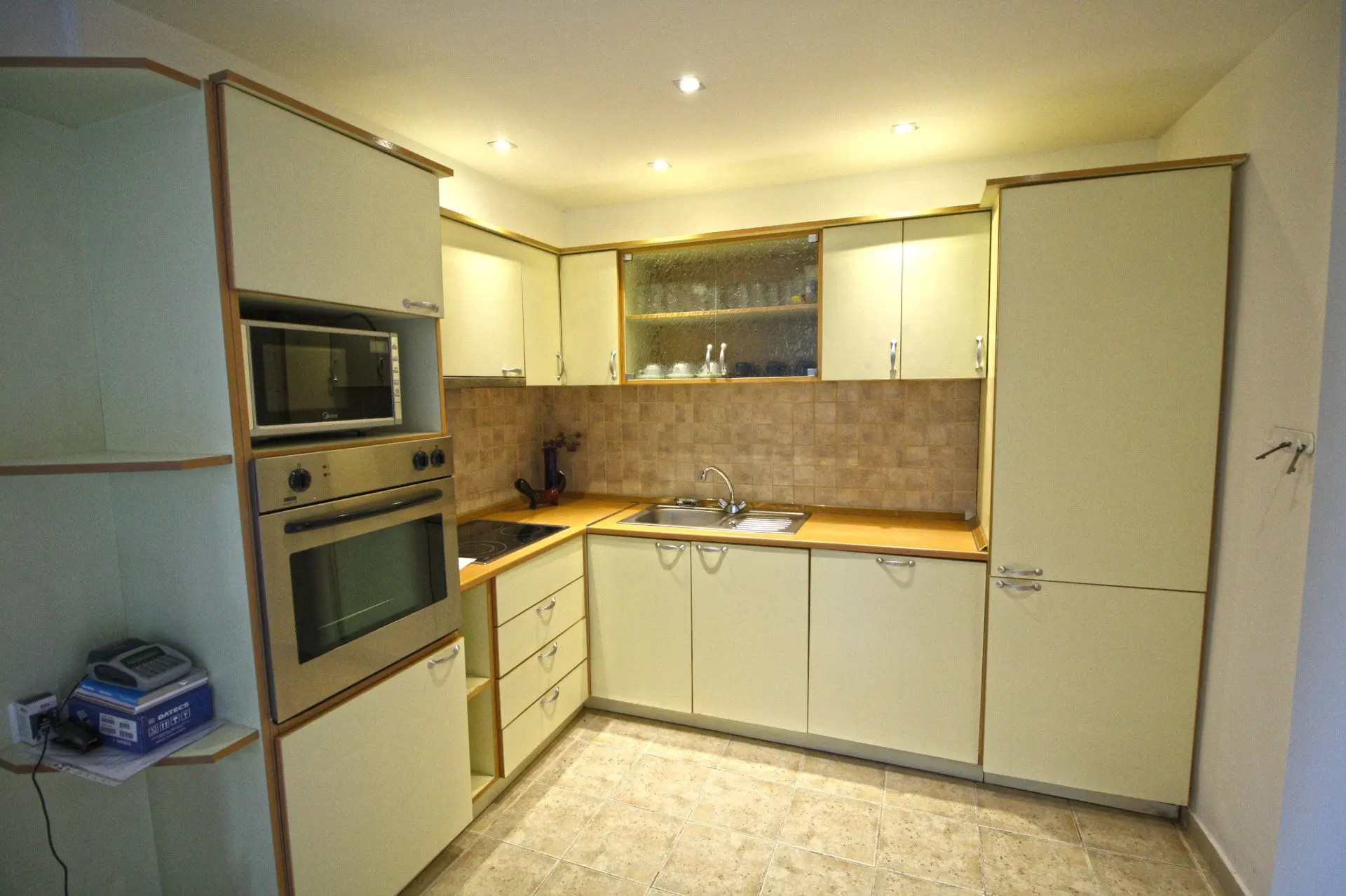 Spacious semi-furnished house in a gated community in Simeonovo.