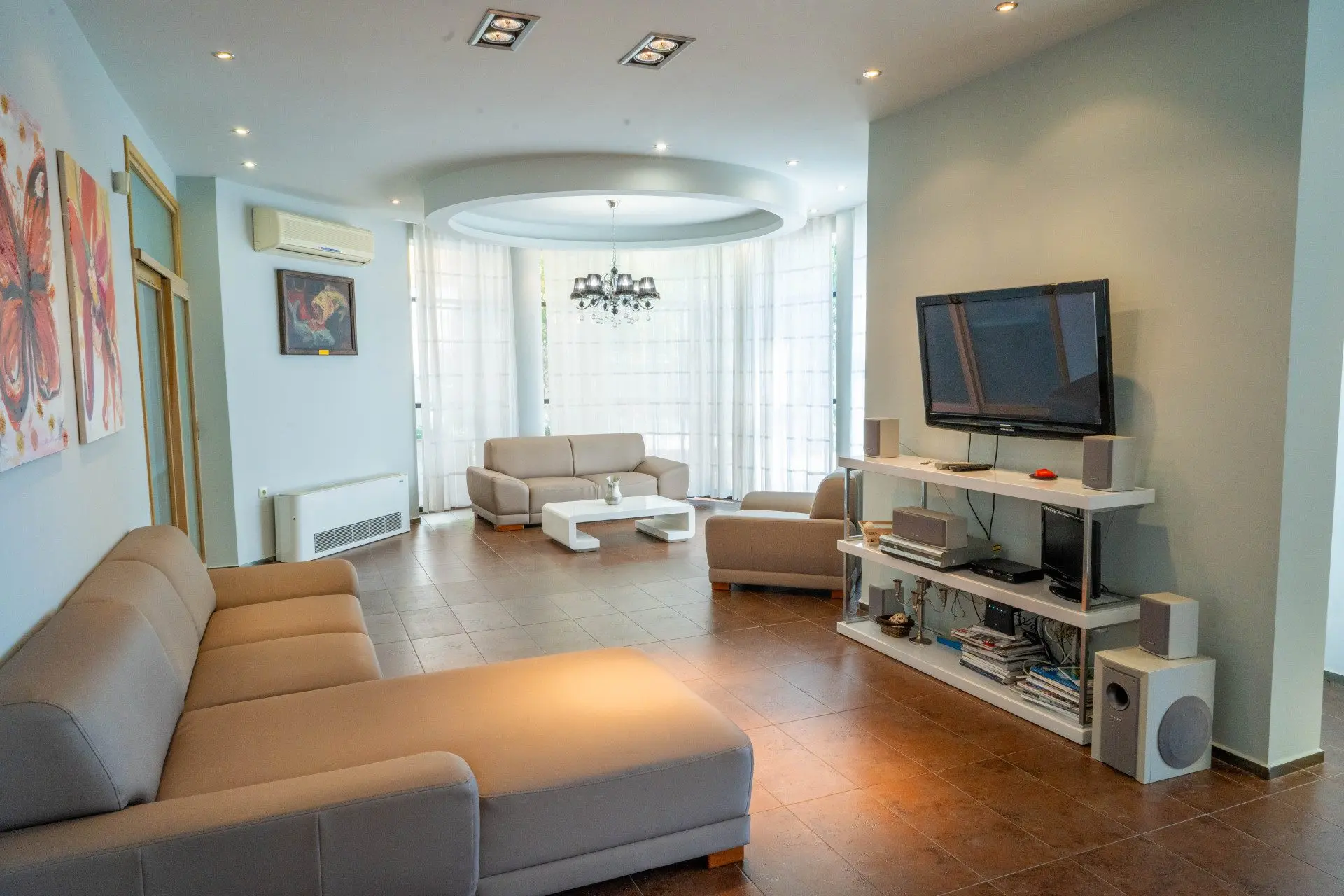 Spacious detached house in excellent condition and swimming pool in Budjaka area