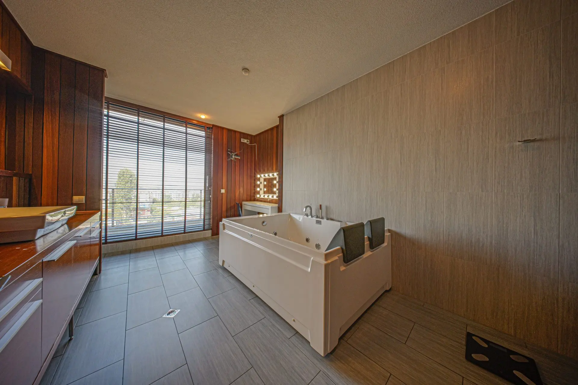 Luxurious penthouse with stunning views in Krastova Vada for sale