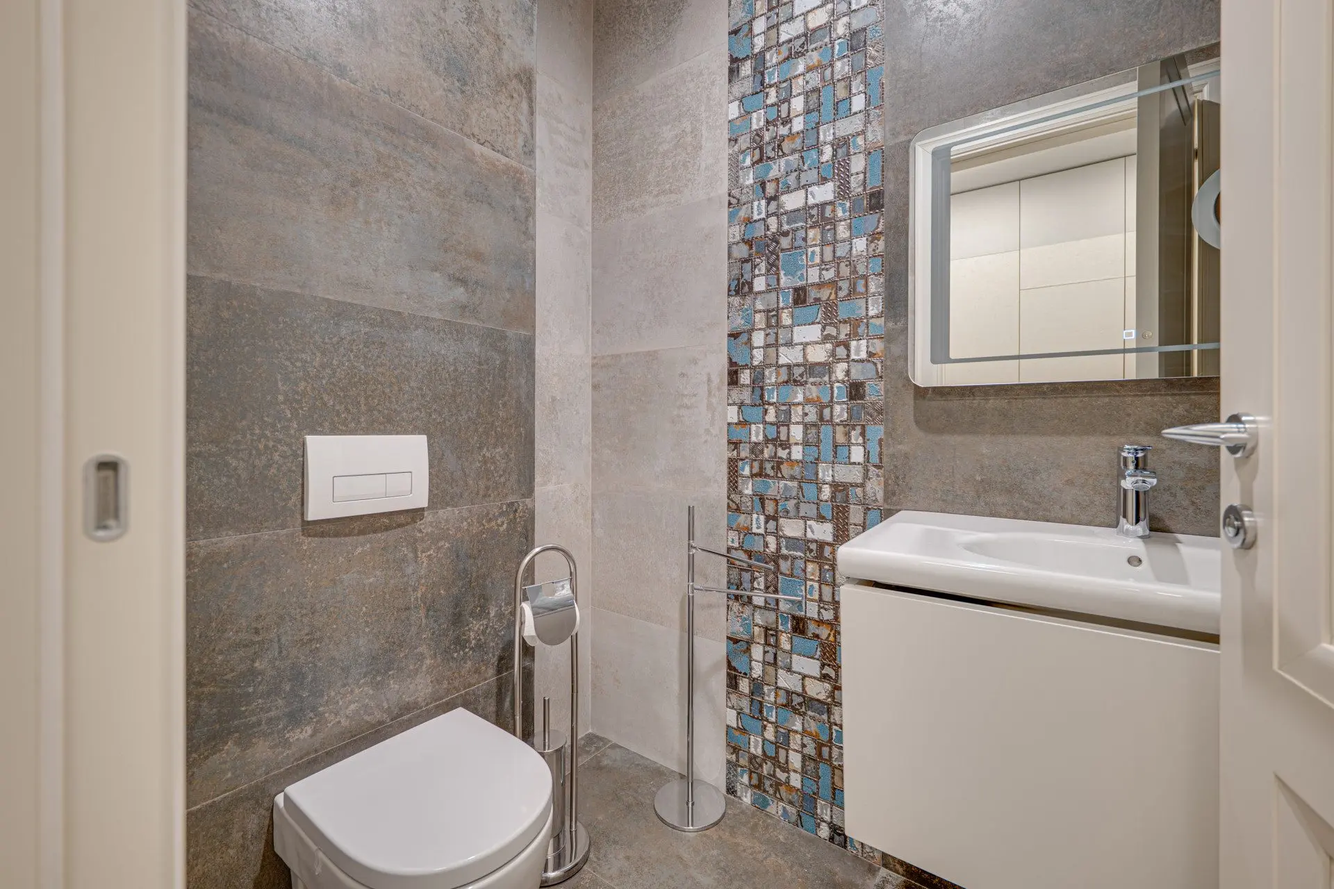 Designer apartment in an iconic building with a parking space included in the price