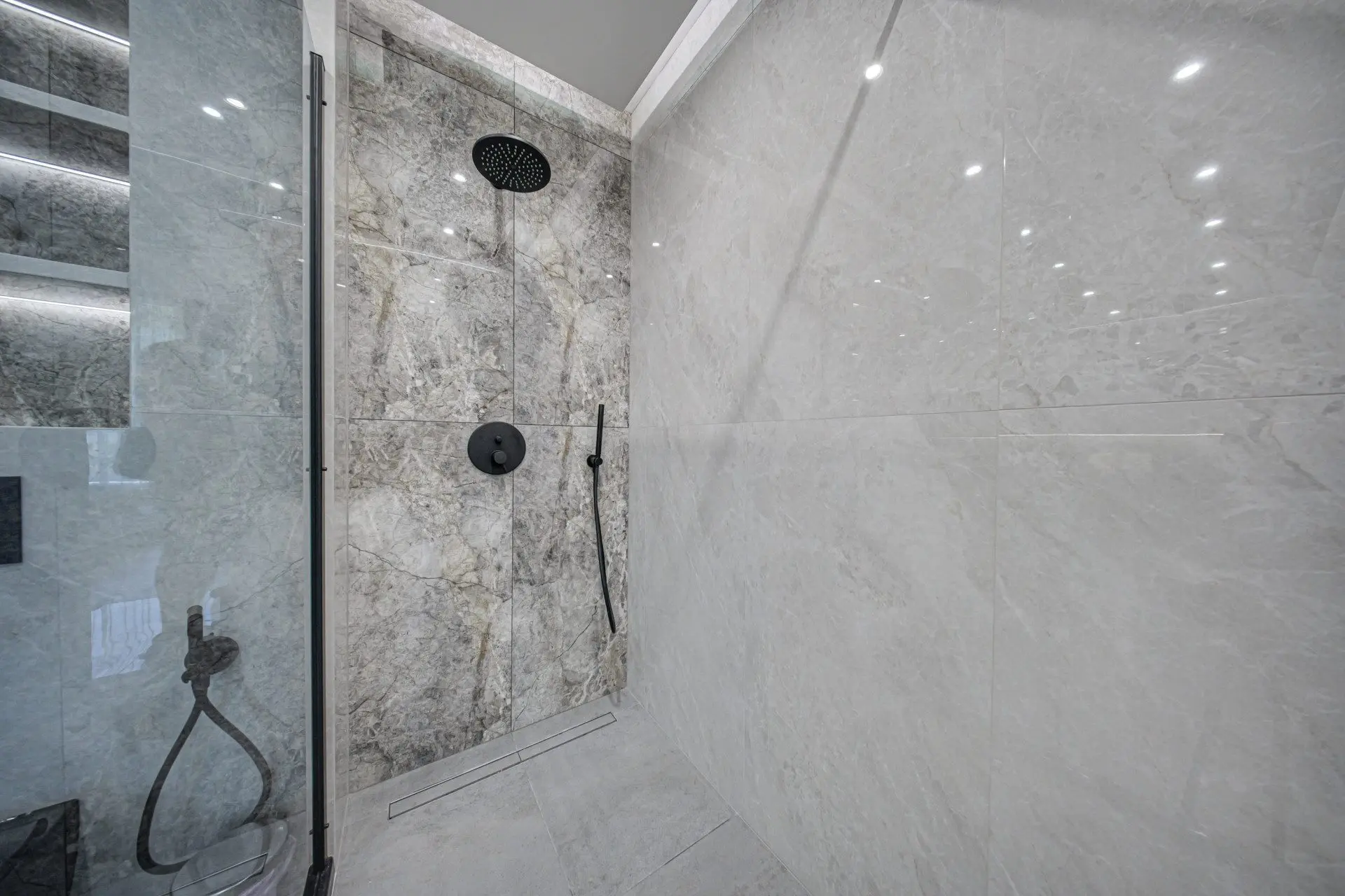 bbcca8247b43b876b22716365209d886 Luxurious two-bedroom apartment in an iconic, innovative building Kosher