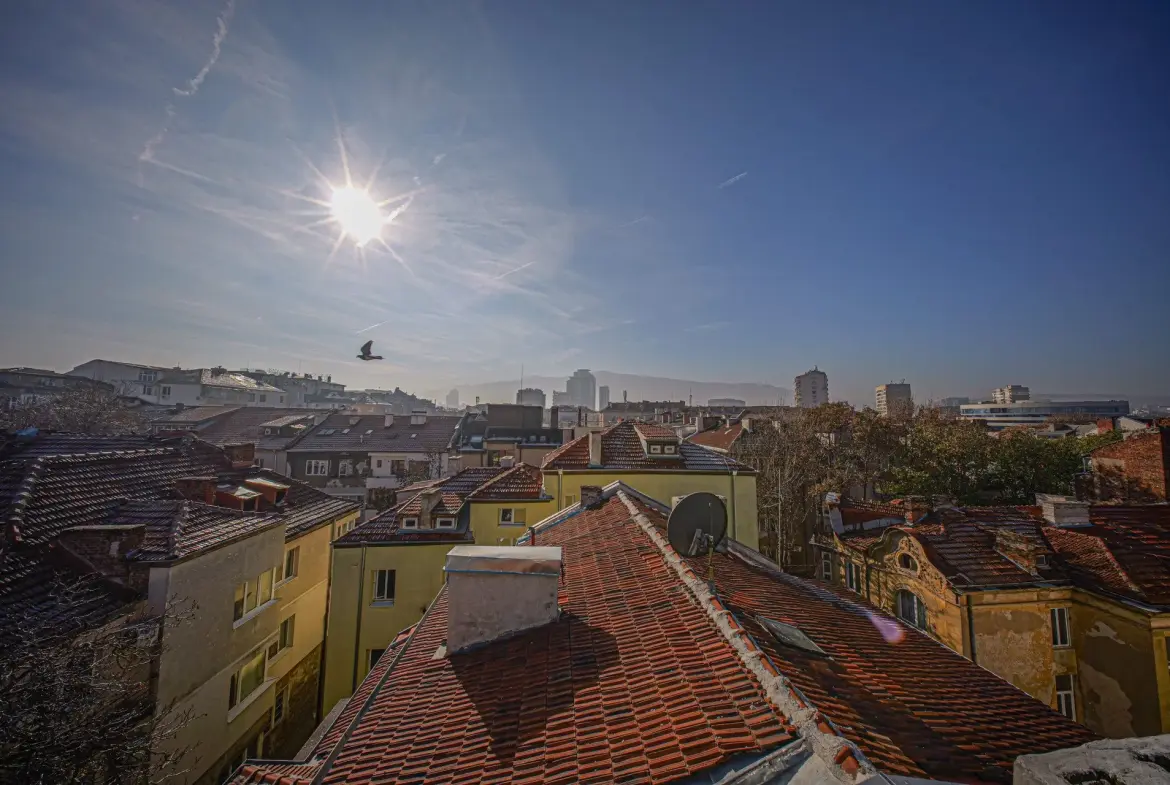 Penthouse with a panoramic terrace next to the National Palace of Culture for sale