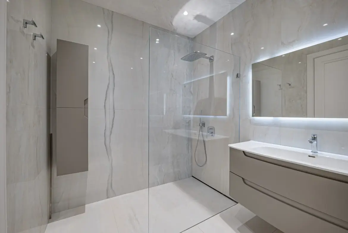 Elegant two-bedroom residence with a contemporary interior in a prestigious building