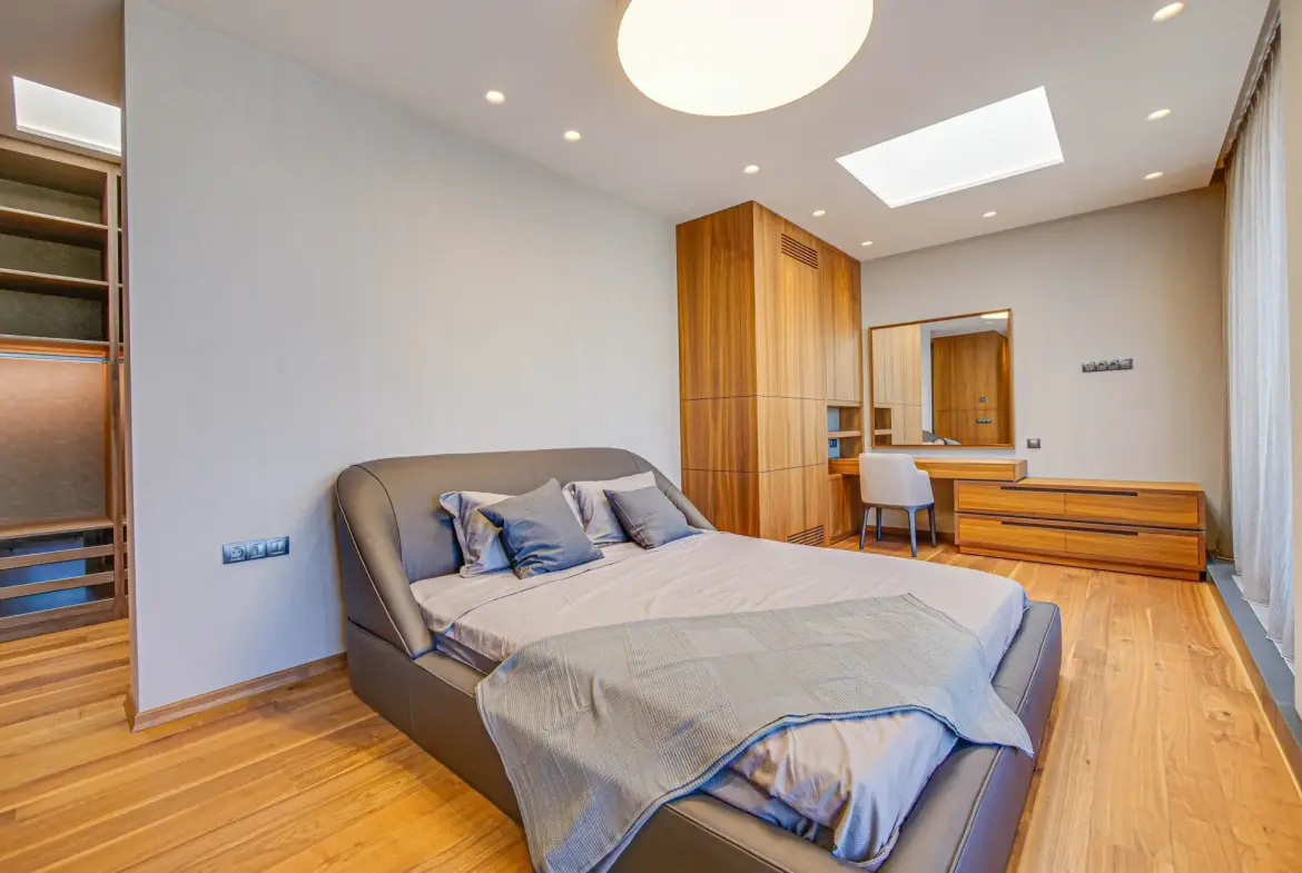 Magnificent three-bedroom apartment with a double garage in the Iztok district for sale