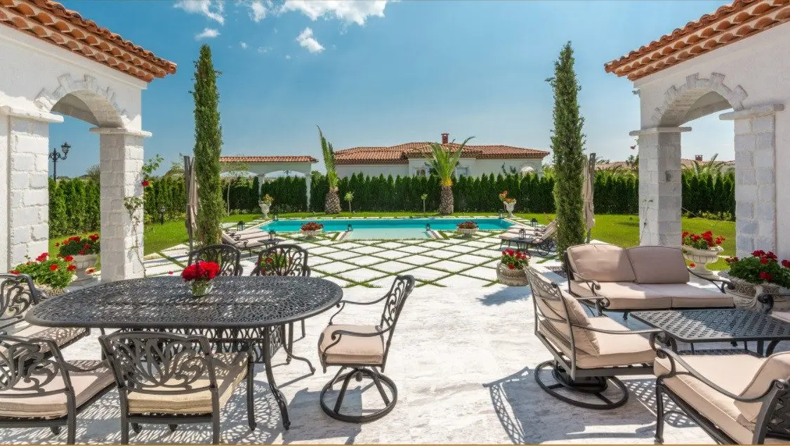 Luxurious four bedroom villa and pool in Sunny Beach for sale