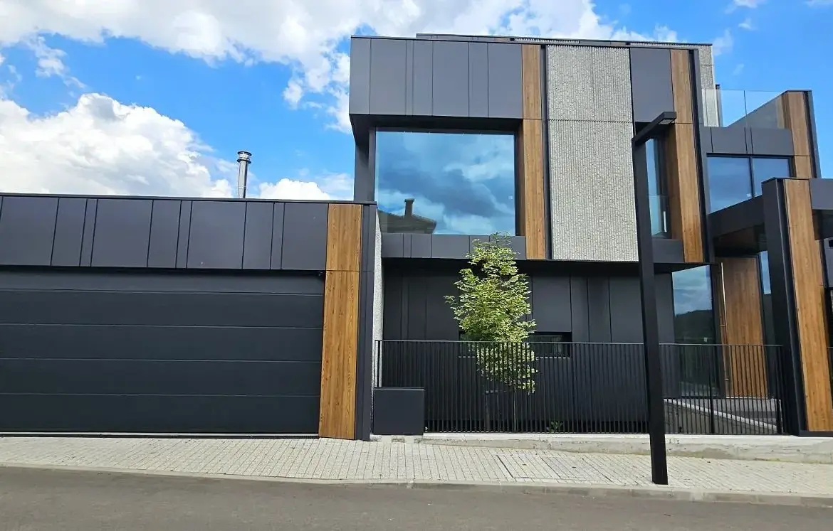 Luxury house in a gated complex near the Anglo-American School