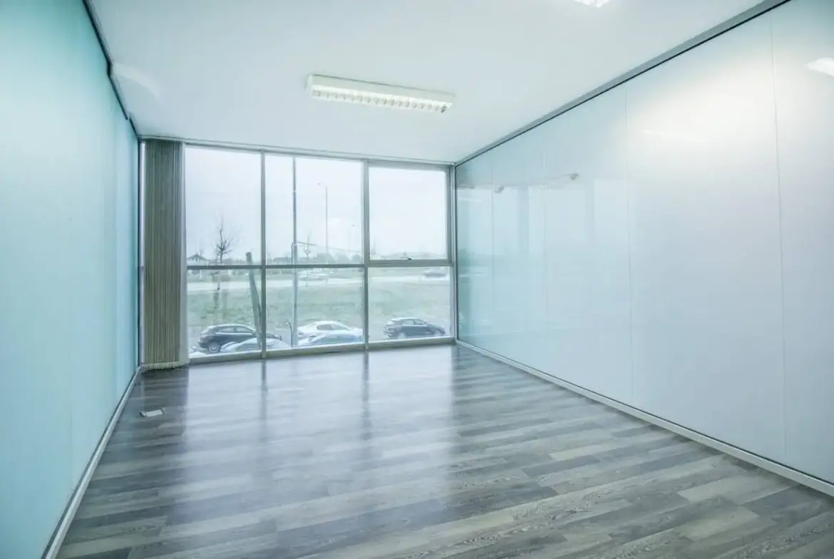 Multifunctional business building with excellent layout and square footage