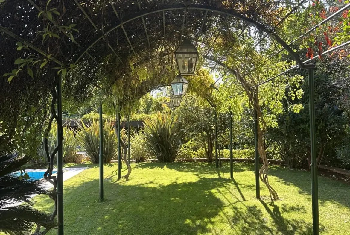 Stylish mansion comprising two residences & a large swimming pool in Nea Erythraia