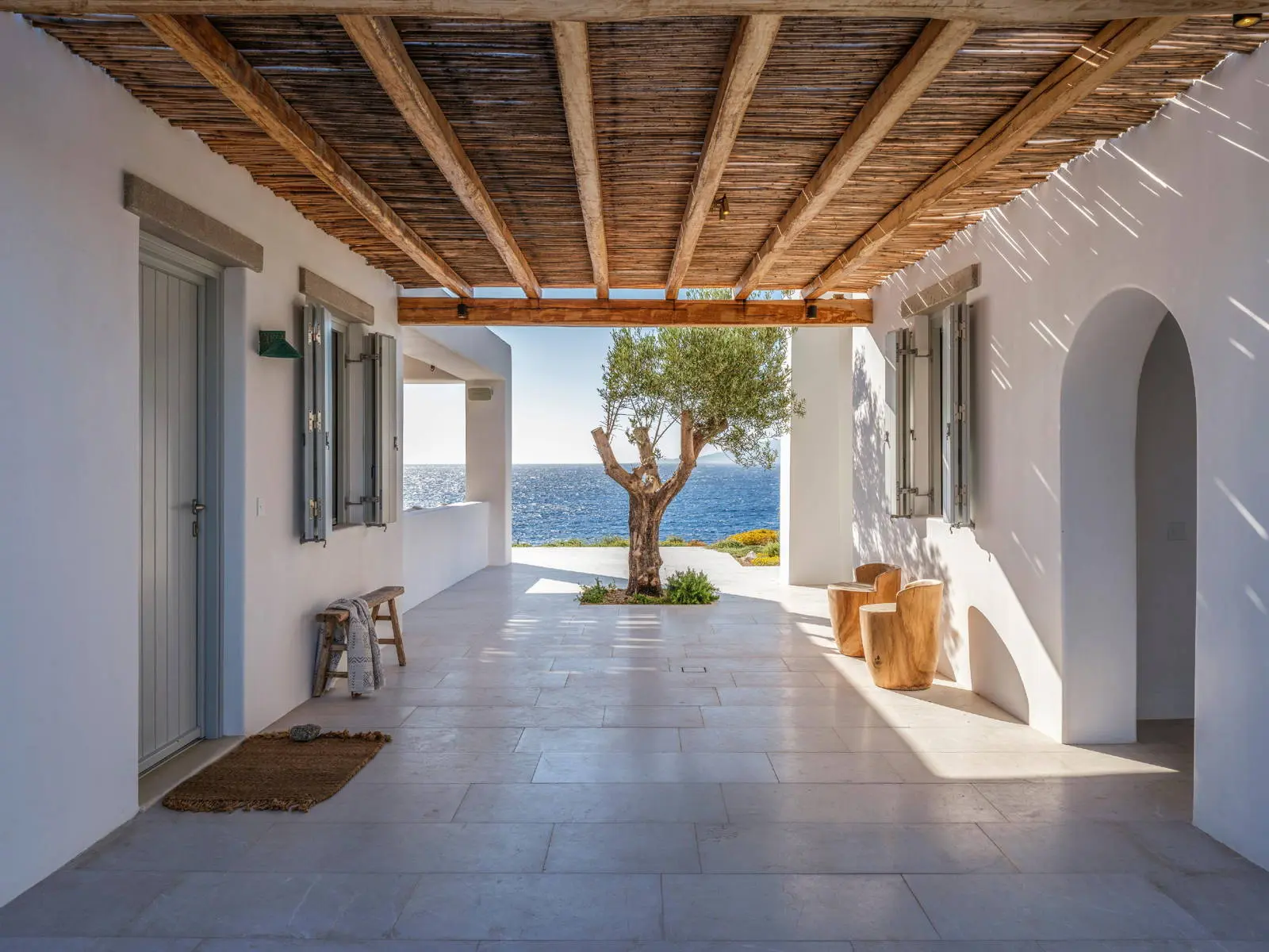 bh-00db71c52d31 Seafront villa with private beach access and sunset views in Mykonos