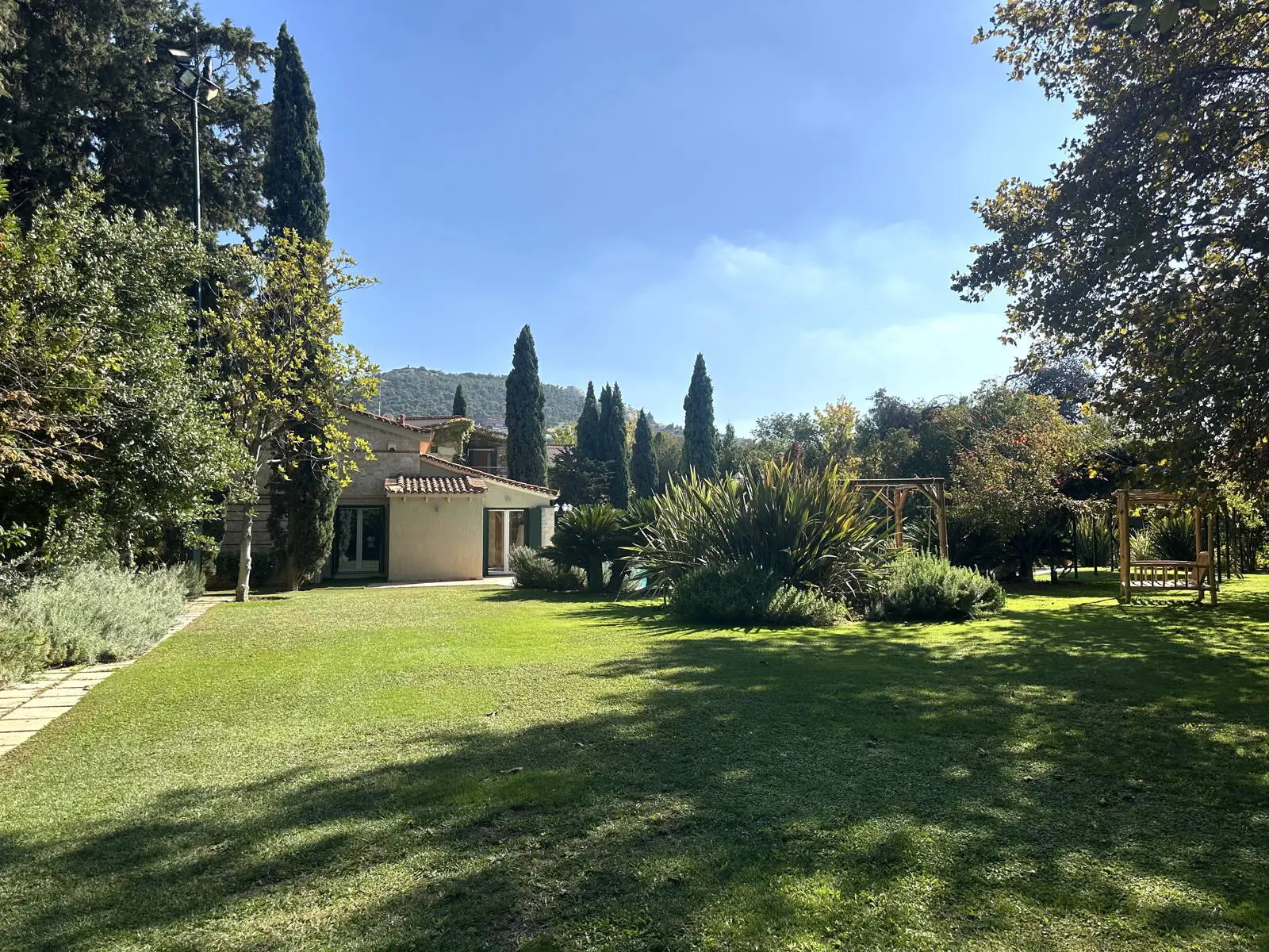 Stylish mansion comprising two residences & a large swimming pool in Nea Erythraia