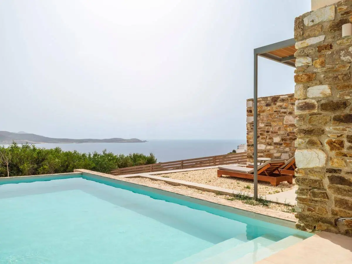 Antiparos exclusive villa with 5 private suites