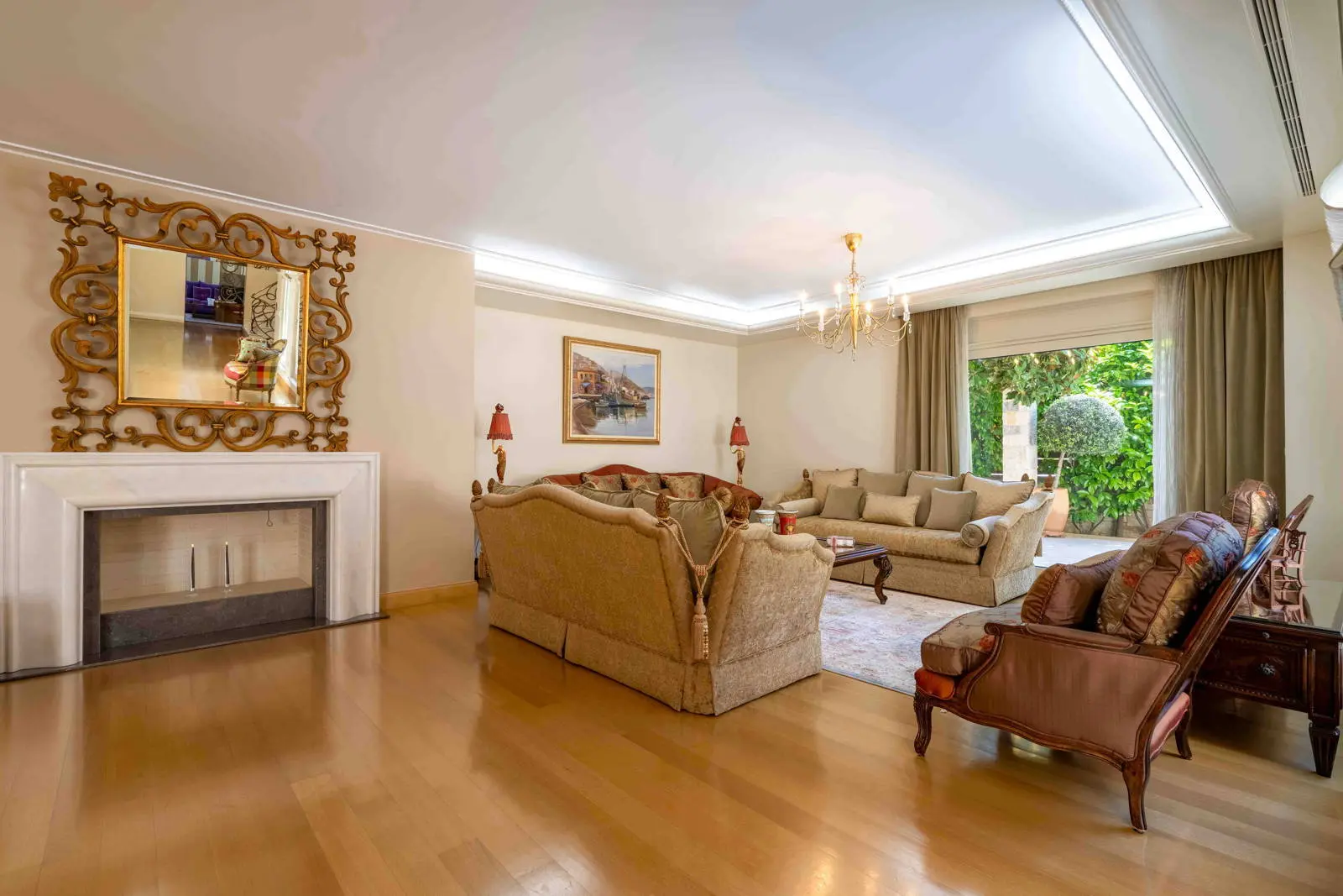 bh-02a0f46a8bf1 Detached residence of 666 sq.m. with garden and heated pool