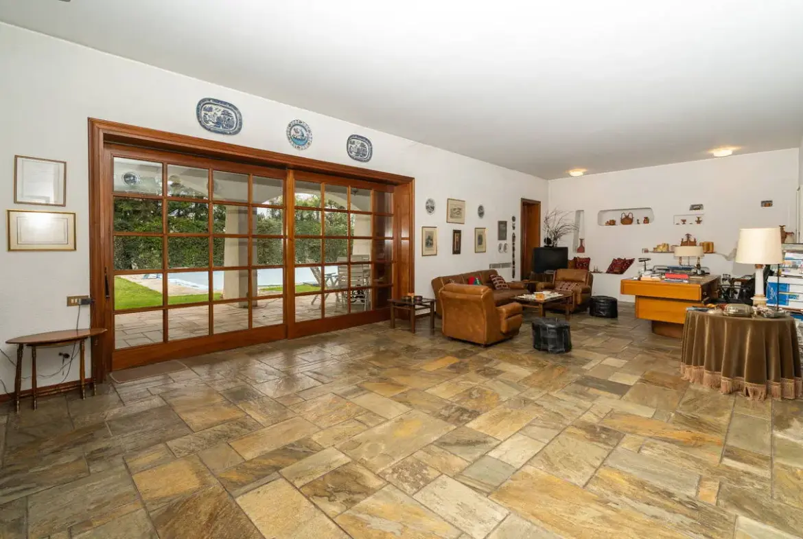 Unique residence with pool in Ekali