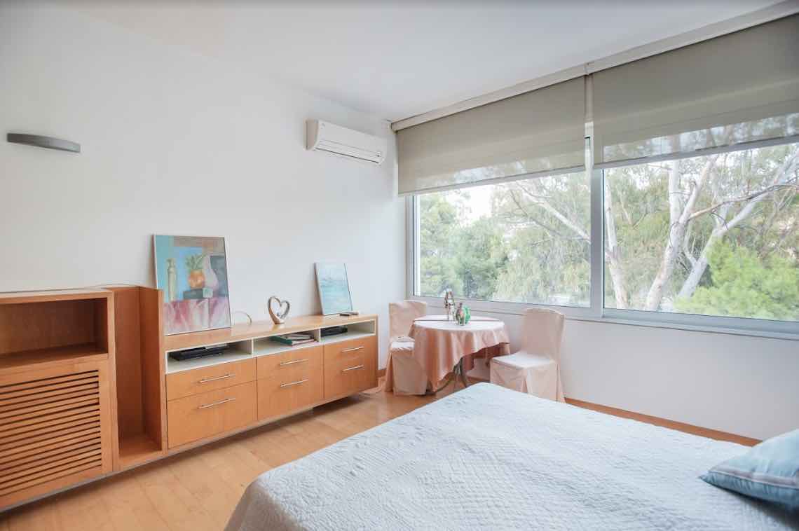 Timeless detached residence just a 5-minute walk from Vouliagmeni beach
