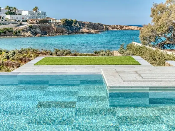 Exceptional seafront villa with direct beach access in Paros