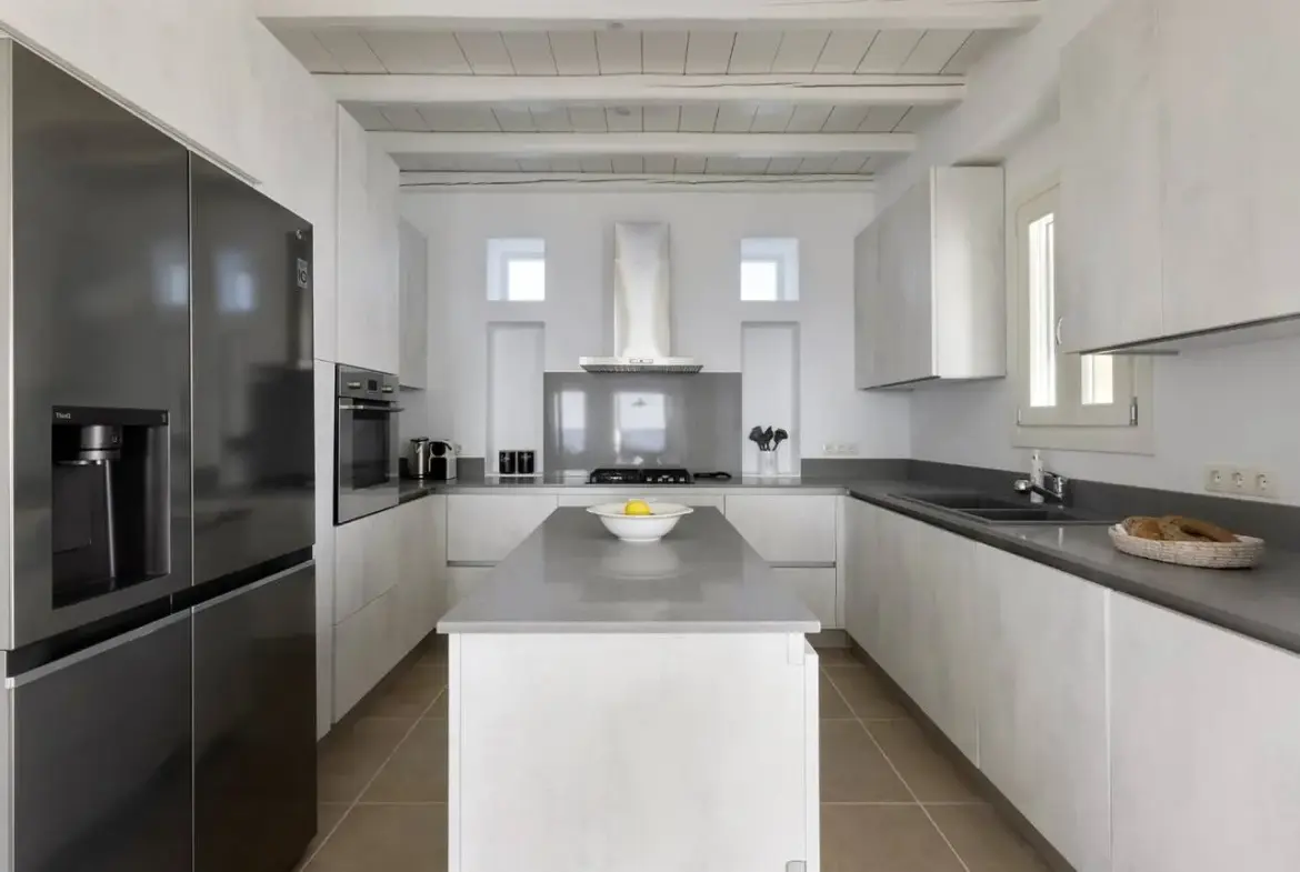 Luxury villa with dual residences and direct beach access in Antiparos