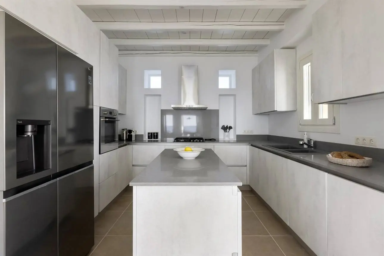 Luxury villa with dual residences and direct beach access in Antiparos