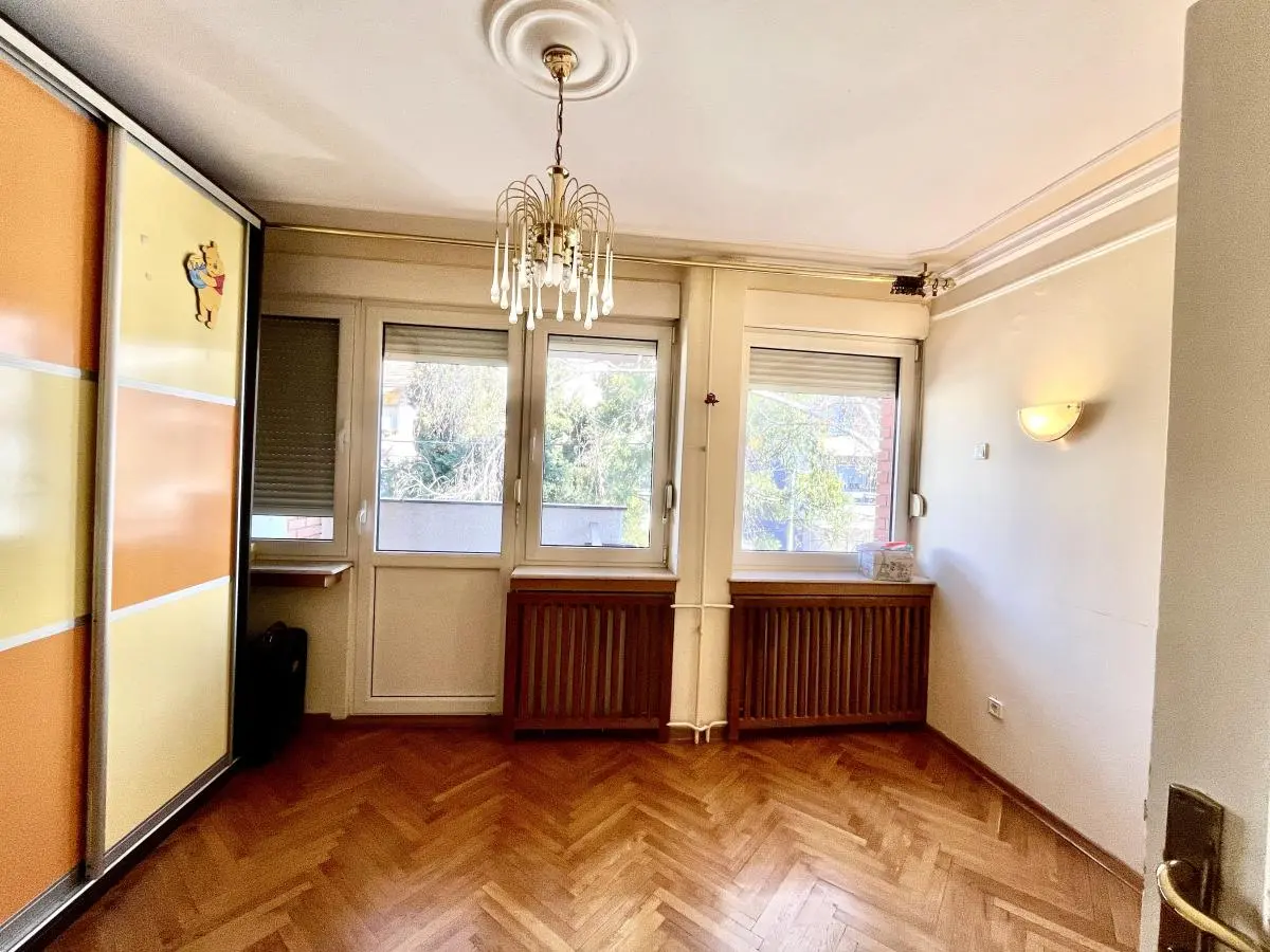 bh-09ff5b7bd8f1 Spacious apartment in Voždovac with 5 bedrooms and a private courtyard
