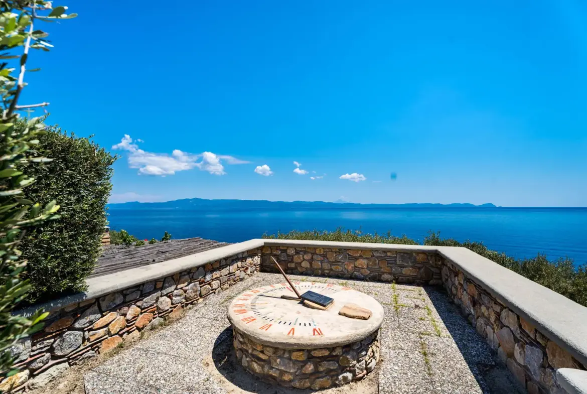 Seaside luxury villa in Paliouri
