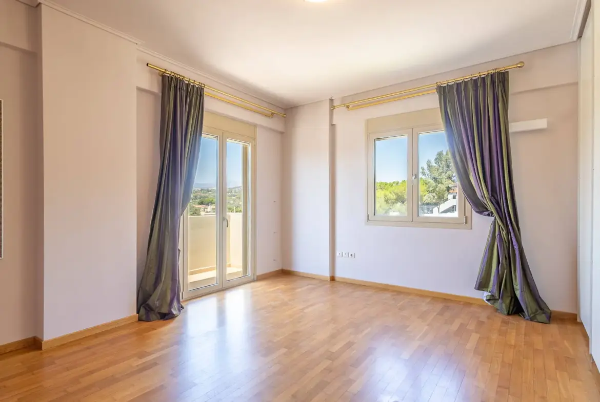 Luxurious 450 sq.m. detached house with a private pool in Agia Marina