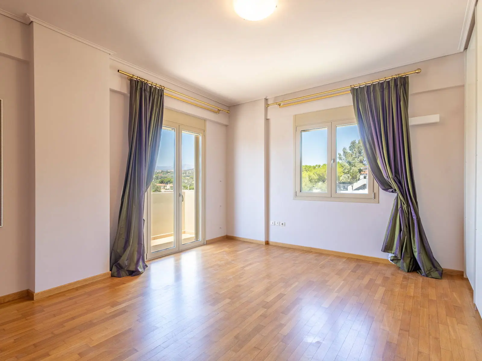 Luxurious 450 sq.m. detached house with a private pool in Agia Marina