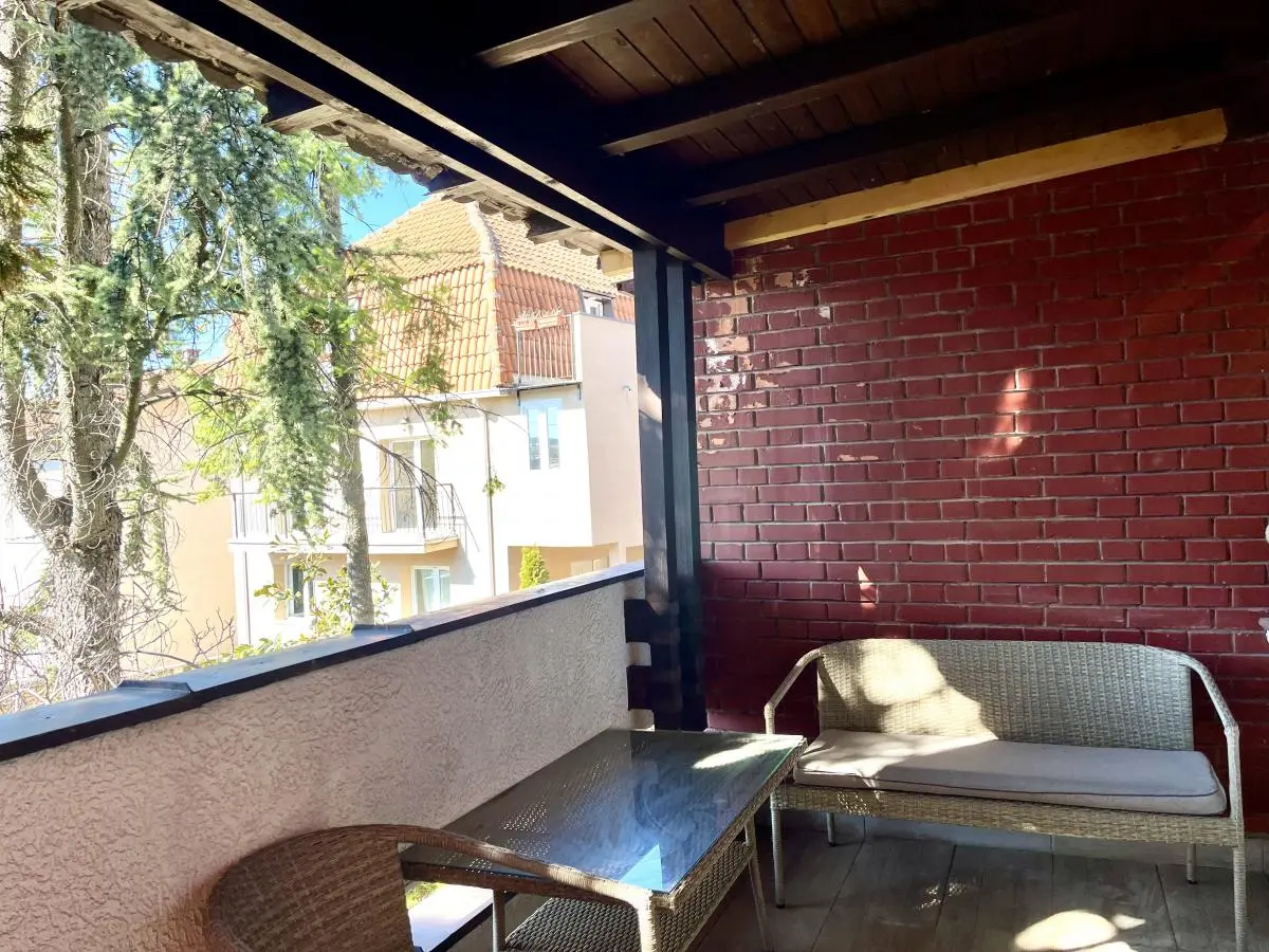 bh-0c71e5f8aa31 Spacious apartment in Voždovac with 5 bedrooms and a private courtyard