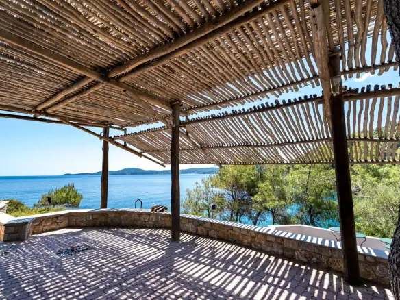 Seaside luxury villa in Paliouri