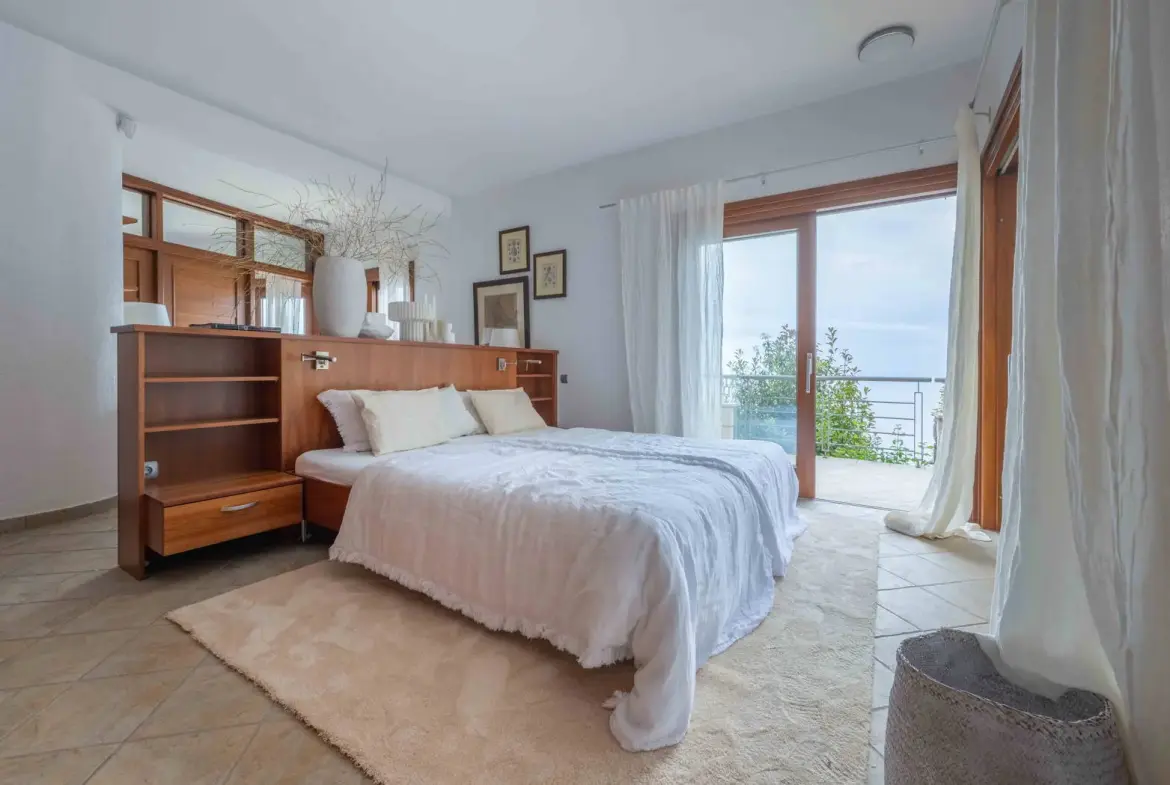 Seafront villa with spa and seafront maisonette with panoramic views in Pera Melana, Arcadia