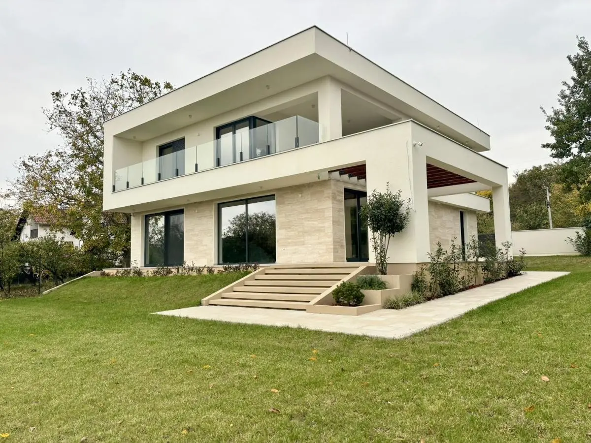 Villa in Sremska Kamenica