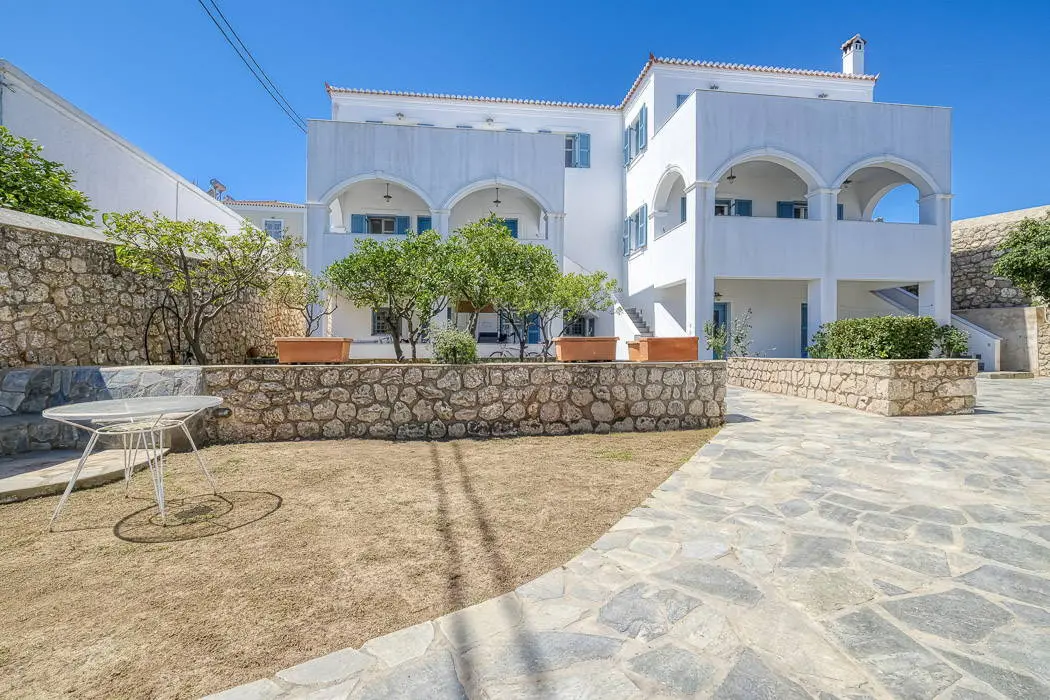 Private estate with two residences in the heart of Spetses