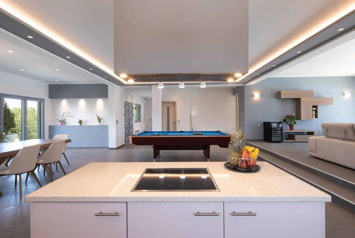 Exquisite mansion with luxurious amenities in Kommeno, Corfu